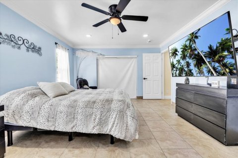 House in Cape Coral, Florida 3 bedrooms, 189.89 sq.m. № 2418361 - photo 17