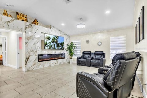 House in Cape Coral, Florida 3 bedrooms, 189.89 sq.m. № 2418361 - photo 6
