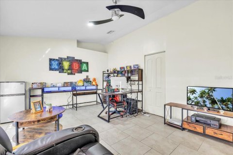 House in Cape Coral, Florida 3 bedrooms, 189.89 sq.m. № 2418361 - photo 26