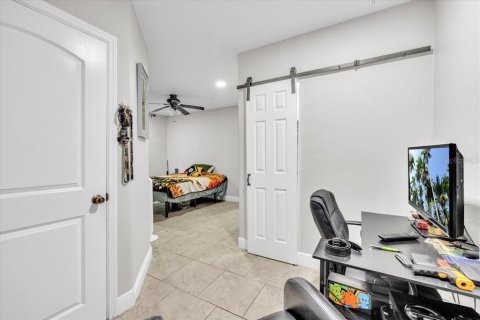 House in Cape Coral, Florida 3 bedrooms, 189.89 sq.m. № 2418361 - photo 29