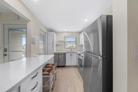 Condominio en venta en Deerfield Beach, Florida, 1 dormitorio, 74.32 m2 № 1968601 - foto 13