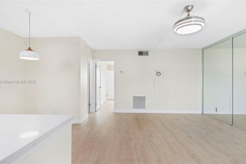 Condominio en venta en Deerfield Beach, Florida, 1 dormitorio, 74.32 m2 № 1968601 - foto 7
