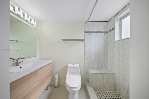 Condominio en venta en Deerfield Beach, Florida, 1 dormitorio, 74.32 m2 № 1968601 - foto 26