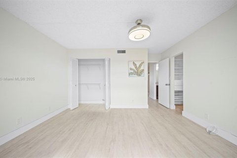 Condominio en venta en Deerfield Beach, Florida, 1 dormitorio, 74.32 m2 № 1968601 - foto 23