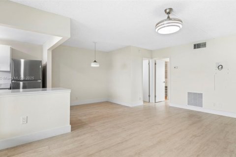 Condominio en venta en Deerfield Beach, Florida, 1 dormitorio, 74.32 m2 № 1968601 - foto 6