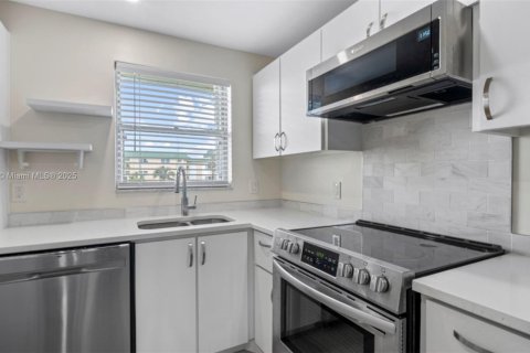 Condominio en venta en Deerfield Beach, Florida, 1 dormitorio, 74.32 m2 № 1968601 - foto 14