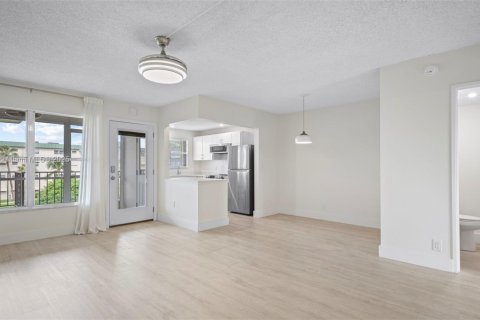 Condominio en venta en Deerfield Beach, Florida, 1 dormitorio, 74.32 m2 № 1968601 - foto 11