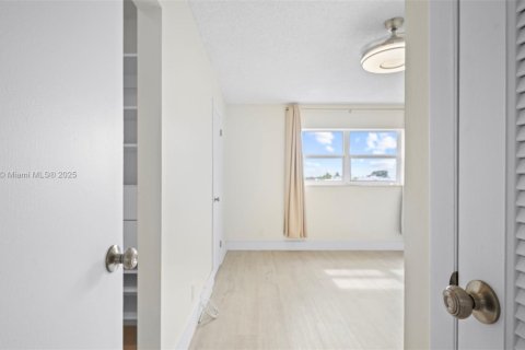 Condominio en venta en Deerfield Beach, Florida, 1 dormitorio, 74.32 m2 № 1968601 - foto 19