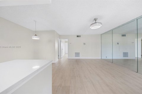Condominio en venta en Deerfield Beach, Florida, 1 dormitorio, 74.32 m2 № 1968601 - foto 8