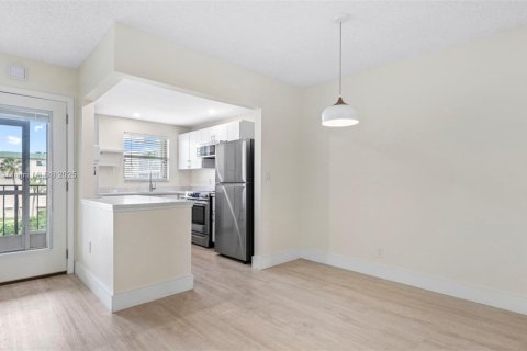 Condominio en venta en Deerfield Beach, Florida, 1 dormitorio, 74.32 m2 № 1968601 - foto 16