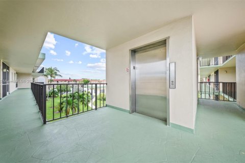 Condominio en venta en Deerfield Beach, Florida, 1 dormitorio, 74.32 m2 № 1968601 - foto 28