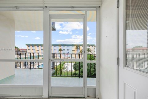 Condominio en venta en Deerfield Beach, Florida, 1 dormitorio, 74.32 m2 № 1968601 - foto 5