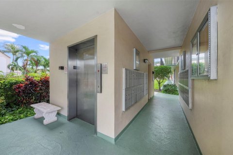 Condominio en venta en Deerfield Beach, Florida, 1 dormitorio, 74.32 m2 № 1968601 - foto 2