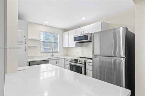 Condominio en venta en Deerfield Beach, Florida, 1 dormitorio, 74.32 m2 № 1968601 - foto 12