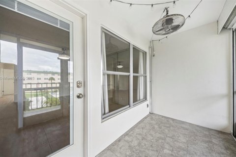 Condominio en venta en Deerfield Beach, Florida, 1 dormitorio, 74.32 m2 № 1968601 - foto 3