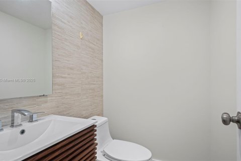 Condominio en venta en Deerfield Beach, Florida, 1 dormitorio, 74.32 m2 № 1968601 - foto 18