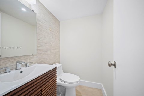 Condominio en venta en Deerfield Beach, Florida, 1 dormitorio, 74.32 m2 № 1968601 - foto 17