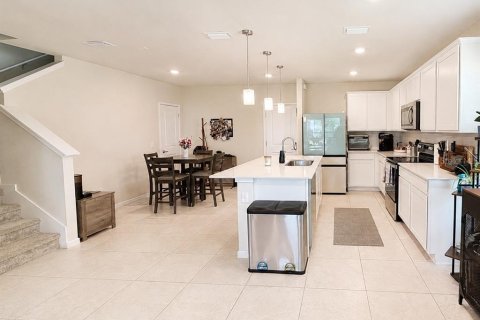 House in Kissimmee, Florida 3 bedrooms, 192.49 sq.m. № 2220590 - photo 7