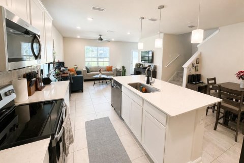 House in Kissimmee, Florida 3 bedrooms, 192.49 sq.m. № 2220590 - photo 9
