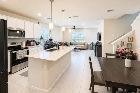 House in Kissimmee, Florida 3 bedrooms, 192.49 sq.m. № 2220590 - photo 8