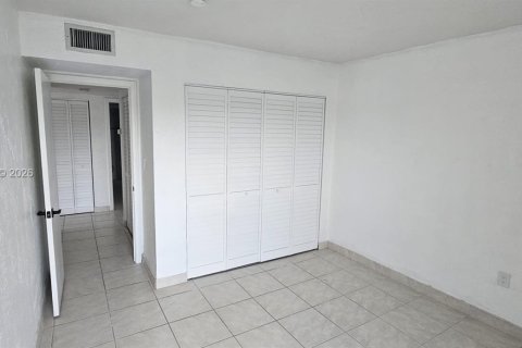 Condo in Pinecrest, Florida, 2 bedrooms  № 2071617 - photo 9