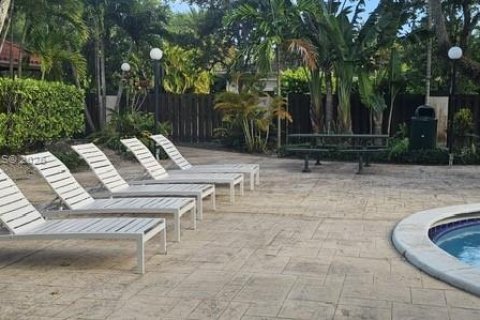 Condo in Pinecrest, Florida, 2 bedrooms  № 2071617 - photo 14
