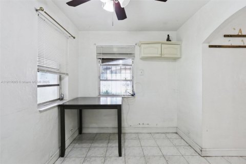 Villa ou maison à vendre à Hialeah, Floride: 3 chambres, 88.35 m2 № 1966379 - photo 15