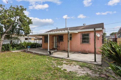 Villa ou maison à vendre à Hialeah, Floride: 3 chambres, 88.35 m2 № 1966379 - photo 27