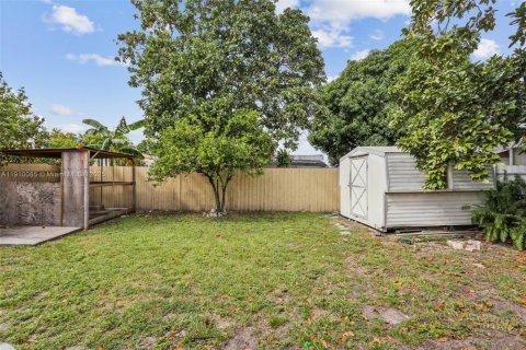 Villa ou maison à vendre à Hialeah, Floride: 3 chambres, 88.35 m2 № 1966379 - photo 25