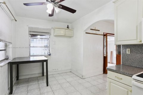 Villa ou maison à vendre à Hialeah, Floride: 3 chambres, 88.35 m2 № 1966379 - photo 16