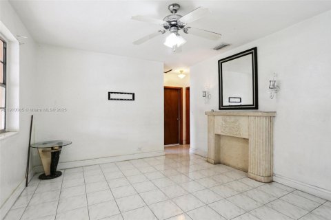 Villa ou maison à vendre à Hialeah, Floride: 3 chambres, 88.35 m2 № 1966379 - photo 8
