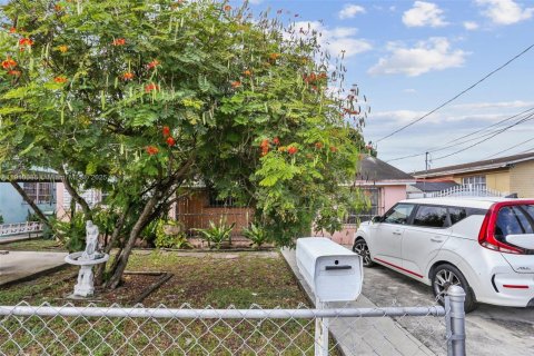 Villa ou maison à vendre à Hialeah, Floride: 3 chambres, 88.35 m2 № 1966379 - photo 1