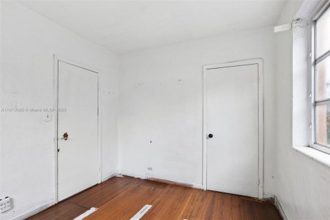 Villa ou maison à vendre à Hialeah, Floride: 3 chambres, 88.35 m2 № 1966379 - photo 23