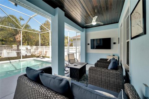 House in Apollo Beach, Florida 3 bedrooms, 170.1 sq.m. № 1591688 - photo 7