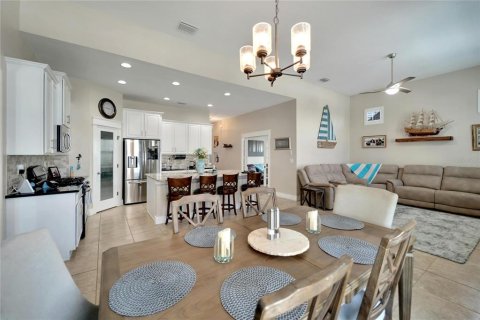 House in Apollo Beach, Florida 3 bedrooms, 170.1 sq.m. № 1591688 - photo 21