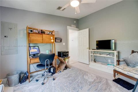 House in Marathon, Florida 4 bedrooms, 222.22 sq.m. № 1972316 - photo 18