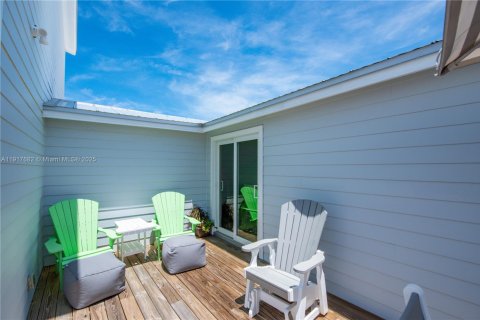 House in Marathon, Florida 4 bedrooms, 222.22 sq.m. № 1972316 - photo 28