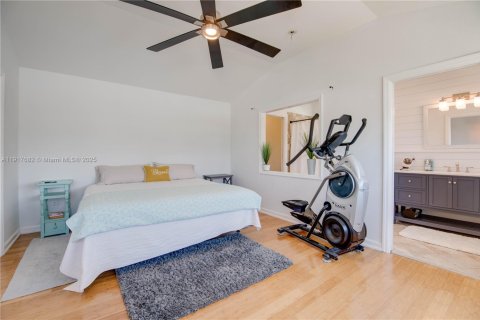 House in Marathon, Florida 4 bedrooms, 222.22 sq.m. № 1972316 - photo 22