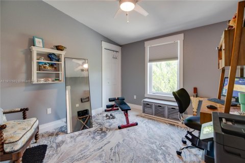 House in Marathon, Florida 4 bedrooms, 222.22 sq.m. № 1972316 - photo 17