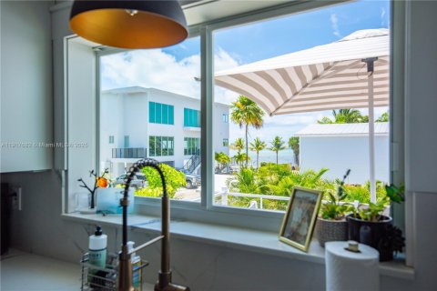 House in Marathon, Florida 4 bedrooms, 222.22 sq.m. № 1972316 - photo 26