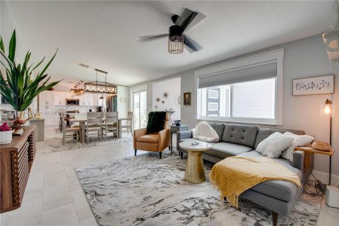 House in Marathon, Florida 4 bedrooms, 222.22 sq.m. № 1972316 - photo 6