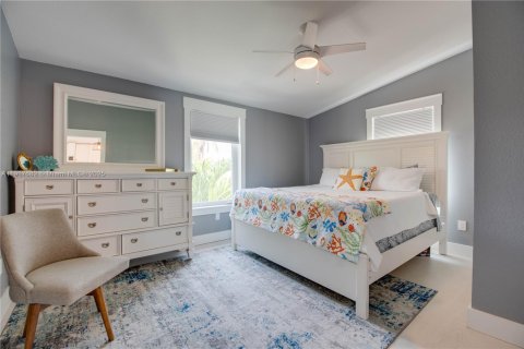 House in Marathon, Florida 4 bedrooms, 222.22 sq.m. № 1972316 - photo 13