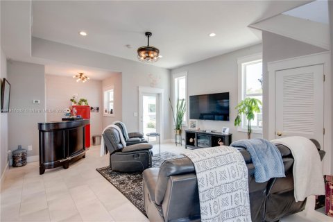 House in Marathon, Florida 4 bedrooms, 222.22 sq.m. № 1972316 - photo 20