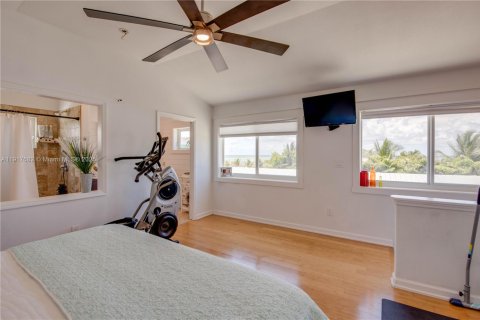 House in Marathon, Florida 4 bedrooms, 222.22 sq.m. № 1972316 - photo 24