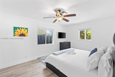 Propiedad comercial en venta en Wilton Manors, Florida, 210.7 m2 № 1973443 - foto 8