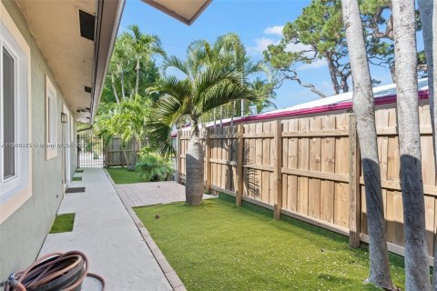 Propiedad comercial en venta en Wilton Manors, Florida, 210.7 m2 № 1973443 - foto 15