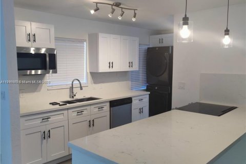 Propiedad comercial en venta en Wilton Manors, Florida, 210.7 m2 № 1973443 - foto 20