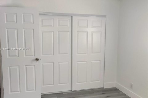 Propiedad comercial en venta en Wilton Manors, Florida, 210.7 m2 № 1973443 - foto 16