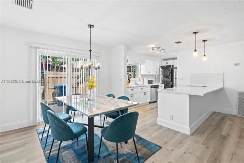 Propiedad comercial en venta en Wilton Manors, Florida, 210.7 m2 № 1973443 - foto 4