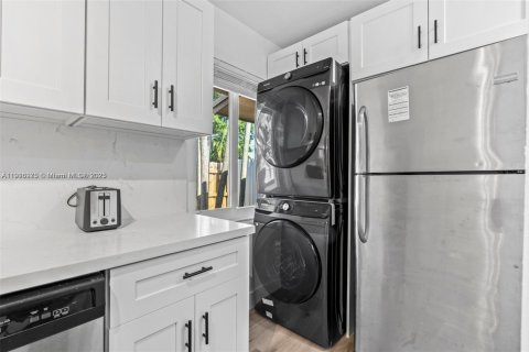 Propiedad comercial en venta en Wilton Manors, Florida, 210.7 m2 № 1973443 - foto 6